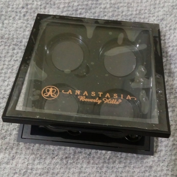 MUG + Colourpop Eyeshadows Anastasia Quad Palette - Picture 8 of 10